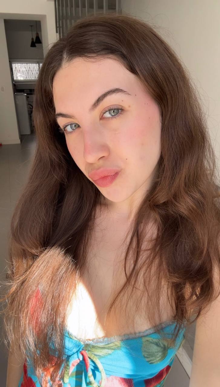 Nude girl Amber in Merath