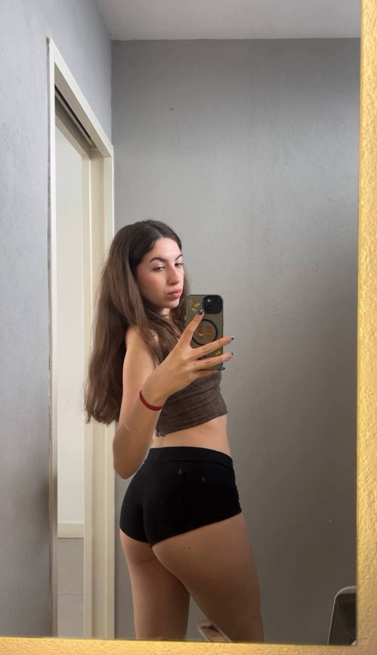 Amber in her underwear in Merath