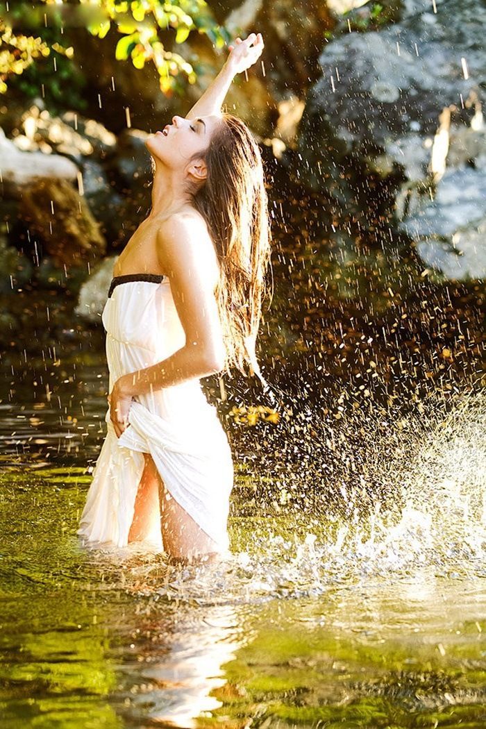 Marie Avgeropoulos in Merath