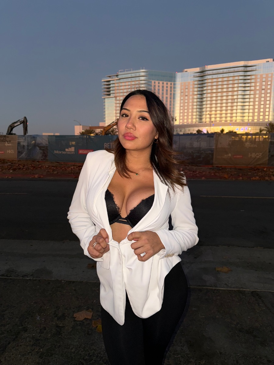 Take a pause and enjoy Ali Cruz — streaming from Merath