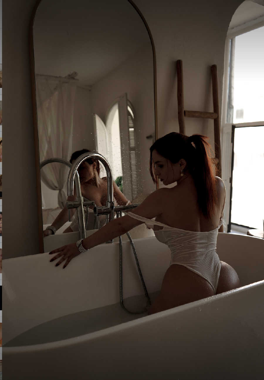 A playful frame from Miranda Faith nude — online in Merath