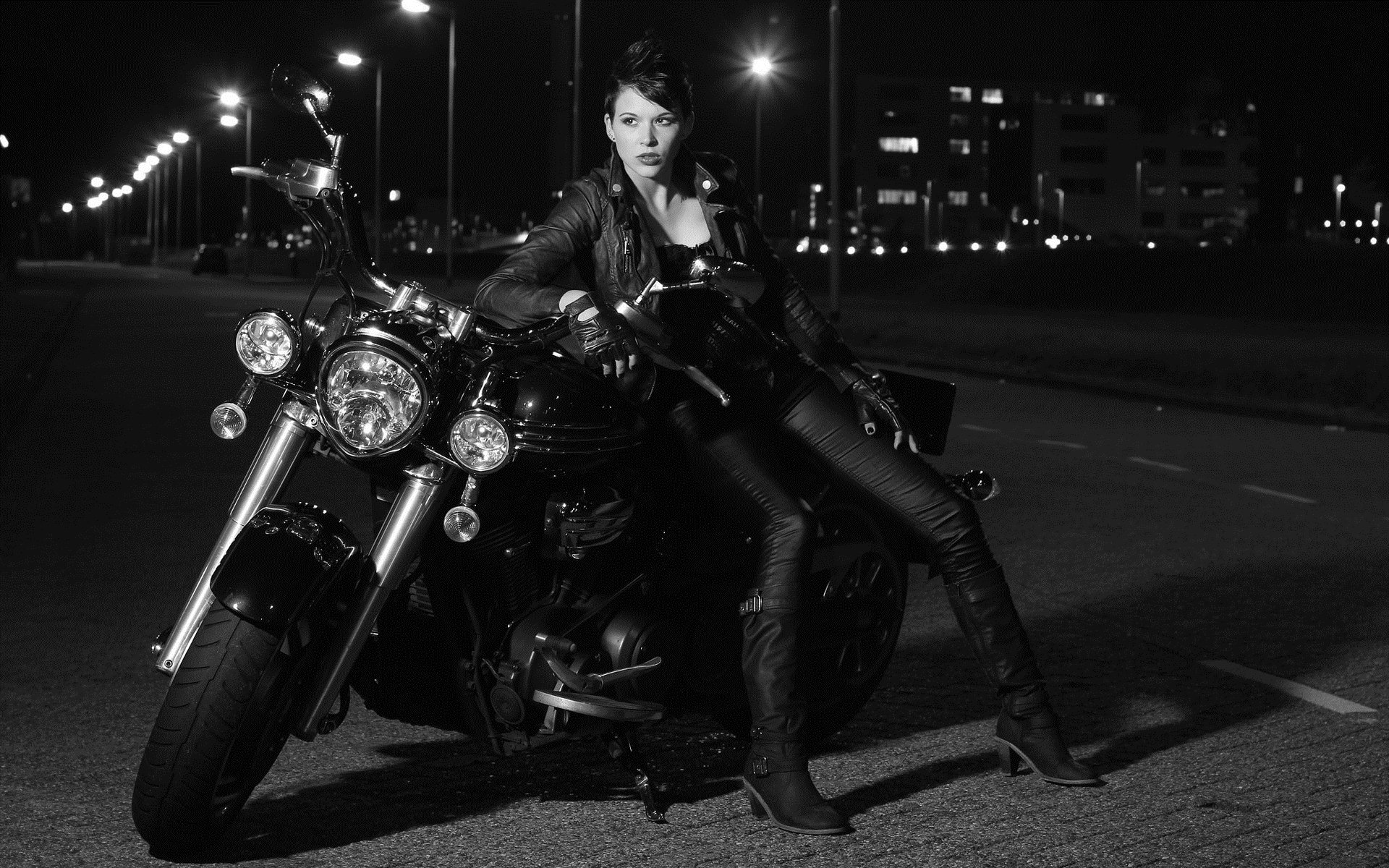 Photo Beautiful girls and motorcycles in Merath