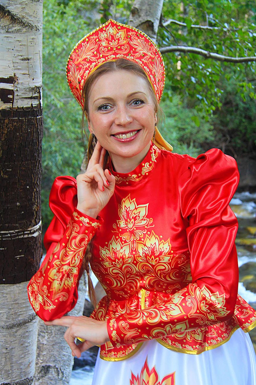Women in Slavic costumes in Merath