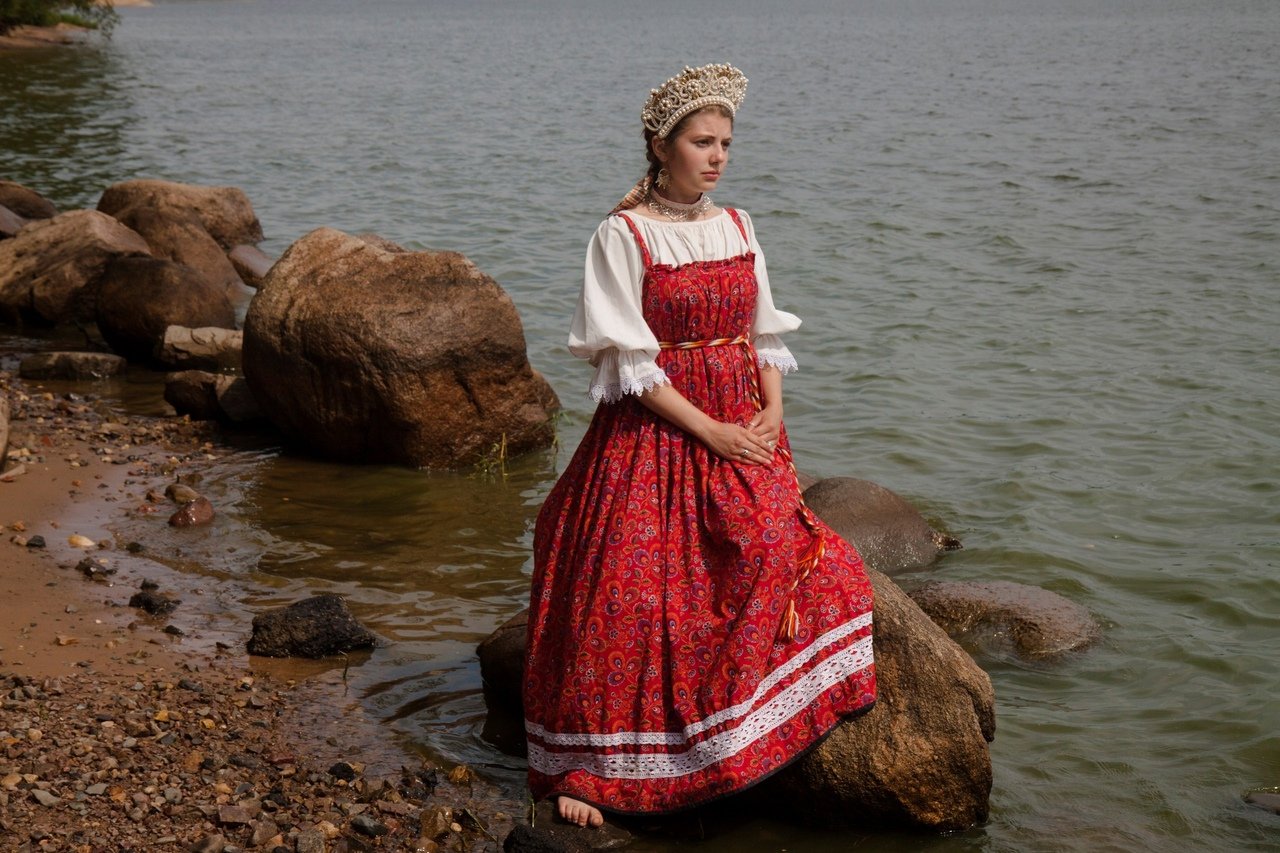 Women in Slavic costumes in Merath