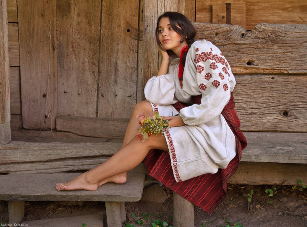 Women in Slavic costumes in Merath