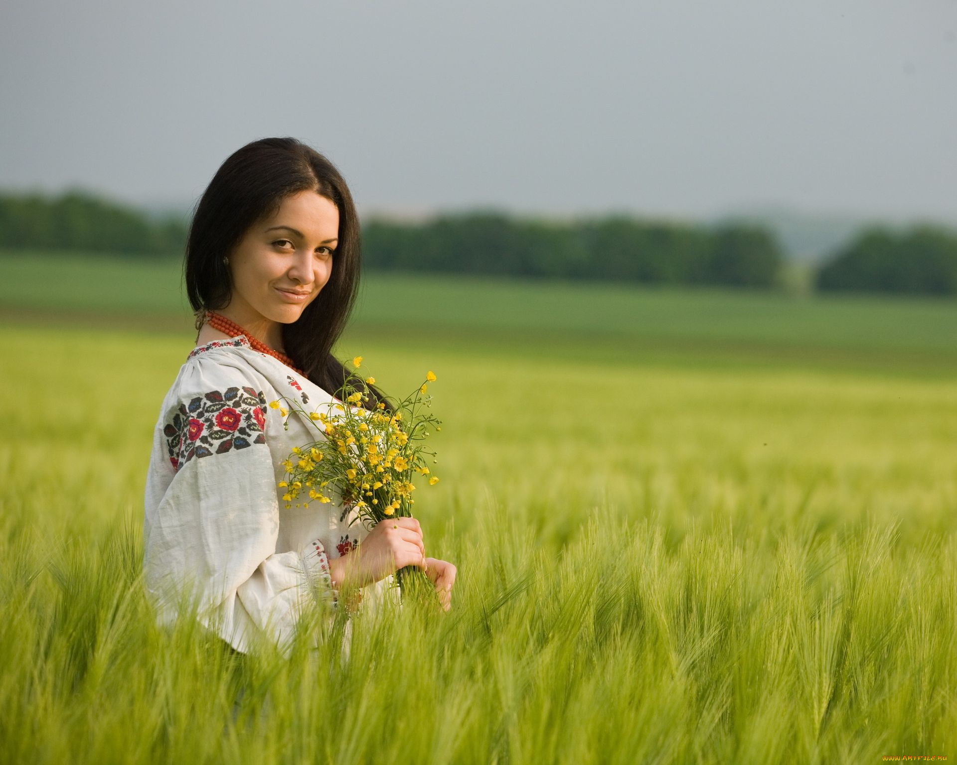 Women in Slavic costumes in Merath