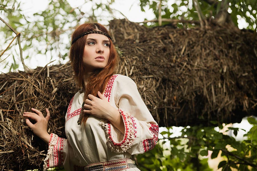 Women in Slavic costumes in Merath