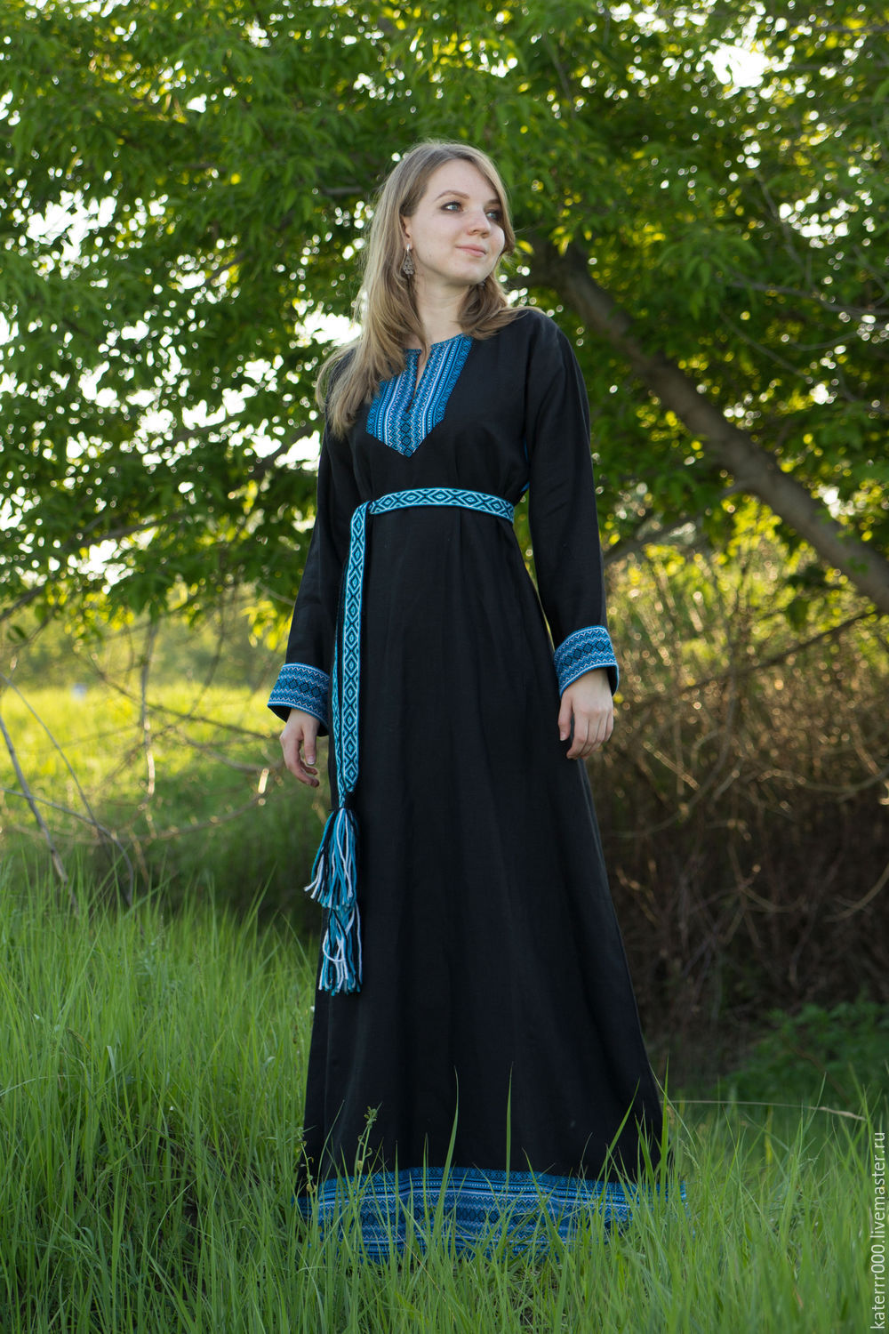 Women in Slavic costumes in Merath