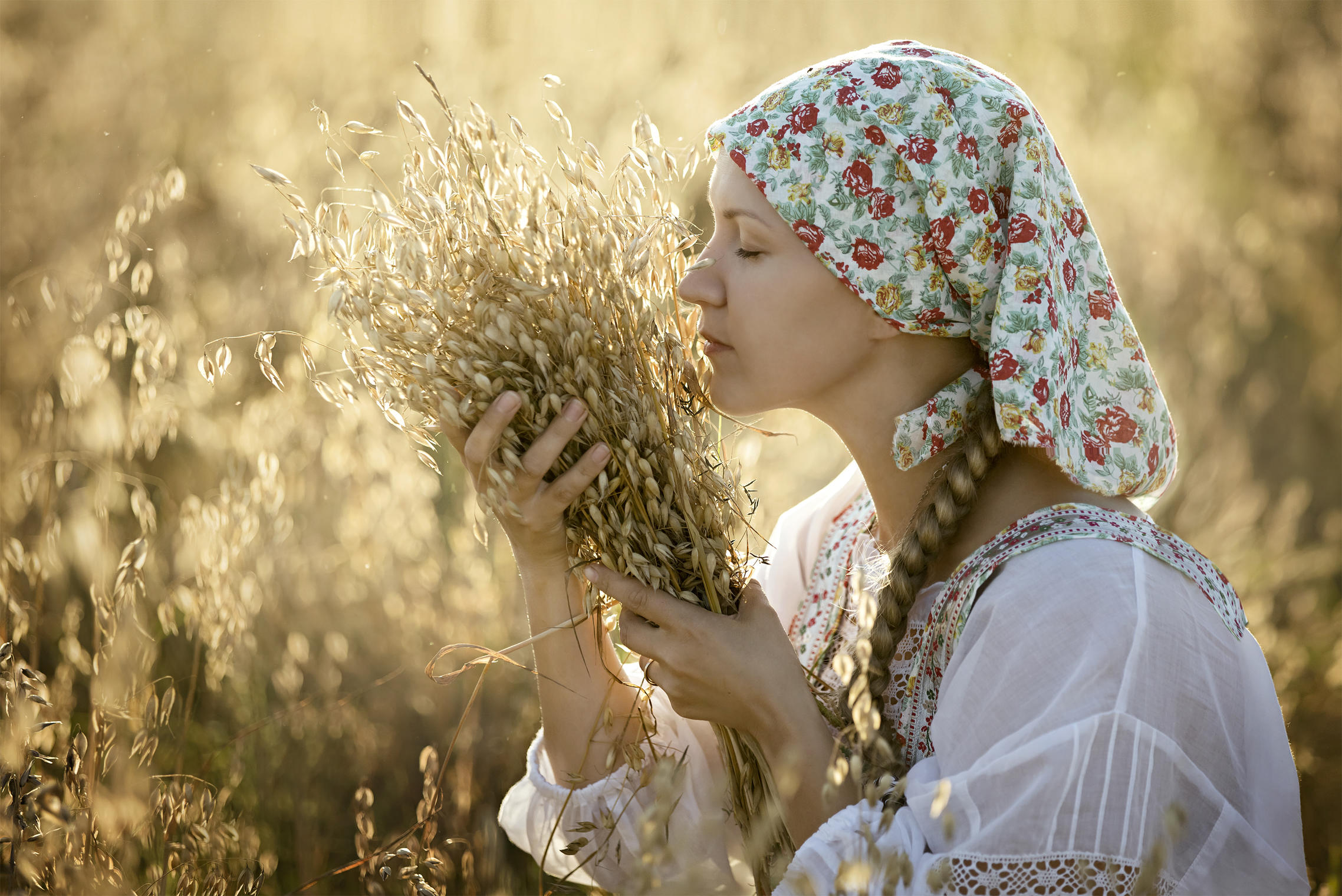 Photo Women in Slavic costumes in Merath