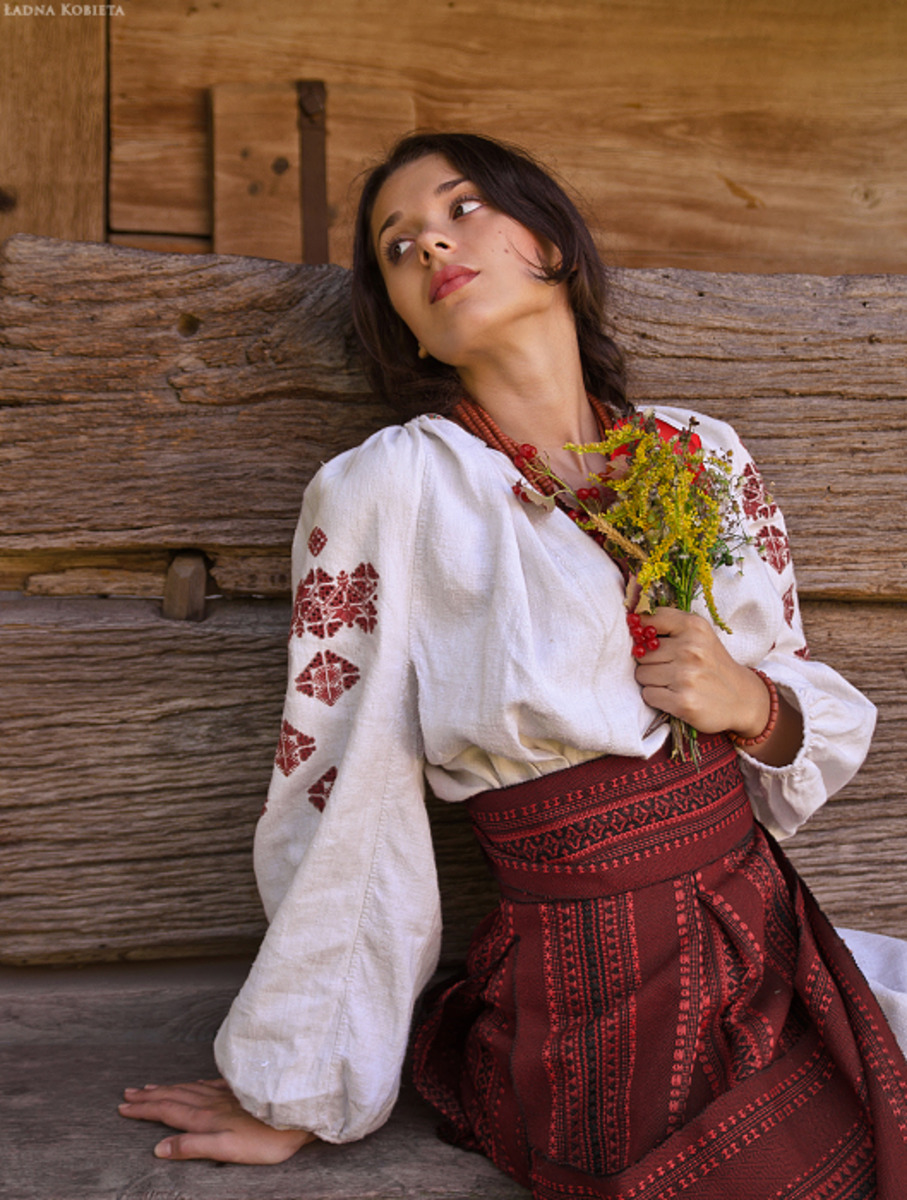 Girls in Slavic costumes in Merath