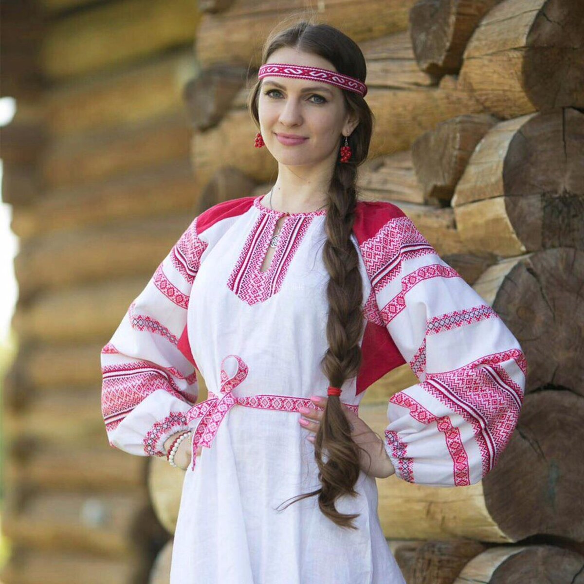 Girls in Slavic costumes in Merath