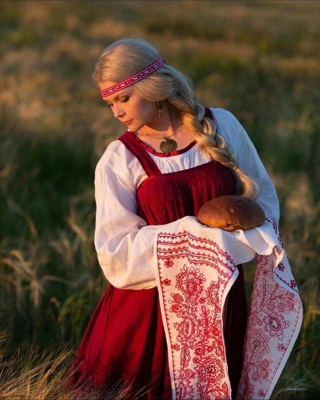 Girls in Slavic costumes in Merath