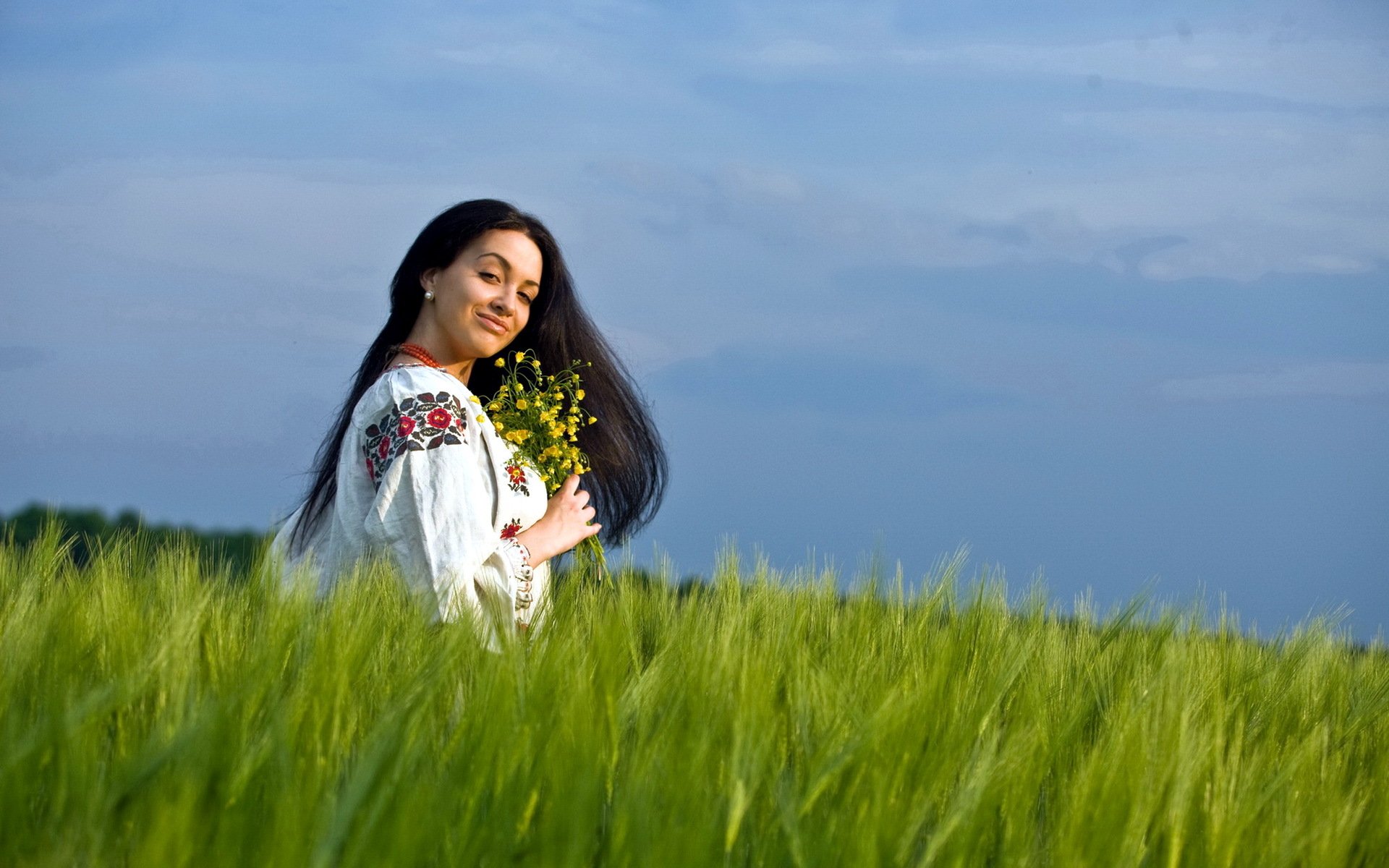 Girls in Slavic costumes in Merath