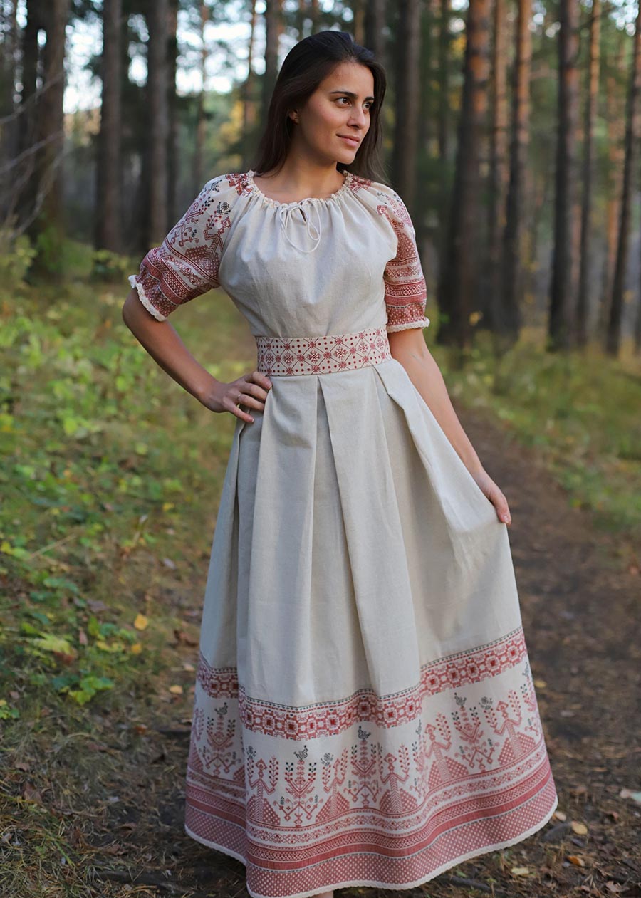 Girls in Slavic costumes in Merath