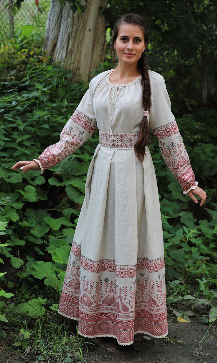 Girls in Slavic costumes in Merath