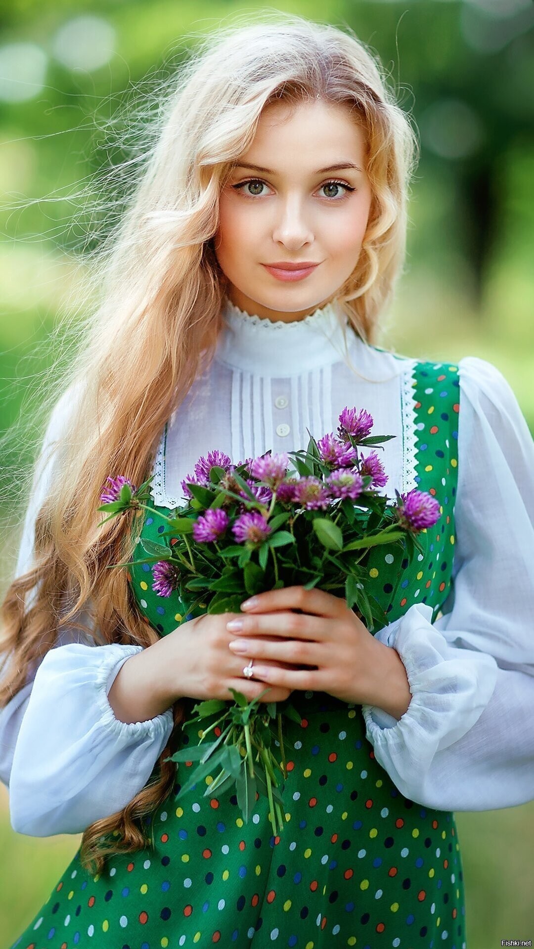 Girls in Slavic costumes in Merath
