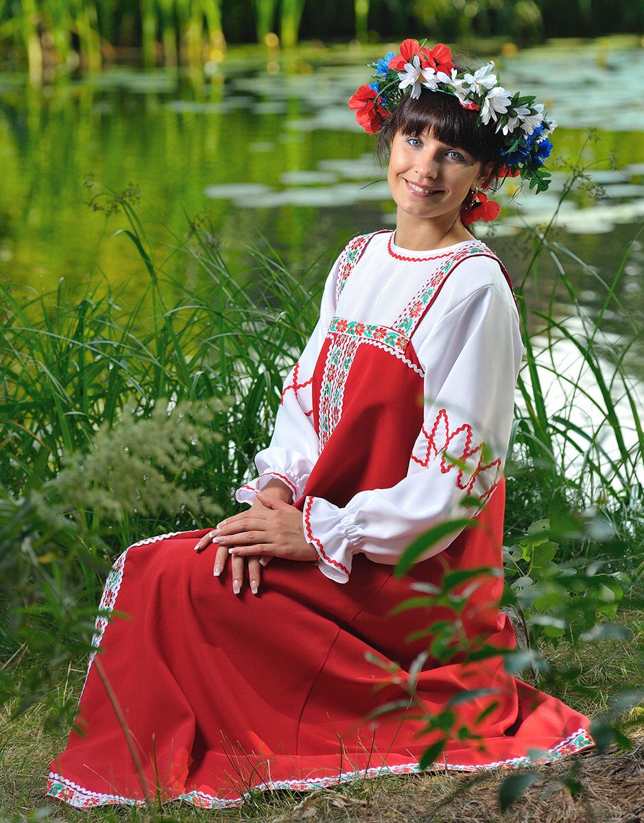 Beautiful girl Girls in Slavic costumes in Merath