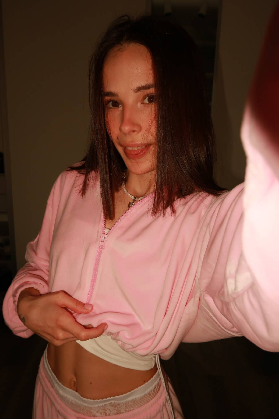 Tina brings the glow — live moments in Merath